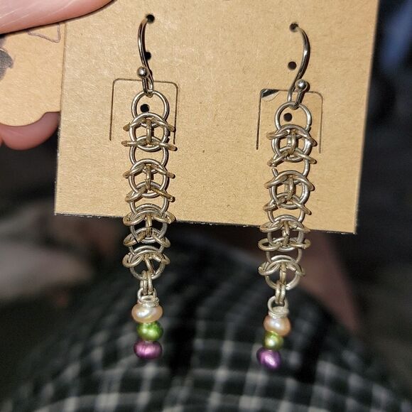 Chainmail Dangle Earrings With Pearls - Picture 2 of 4